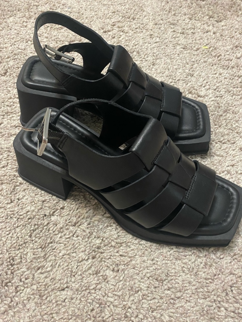 Vagabond Hennie Sandals/ Black Strappy Block Heel
